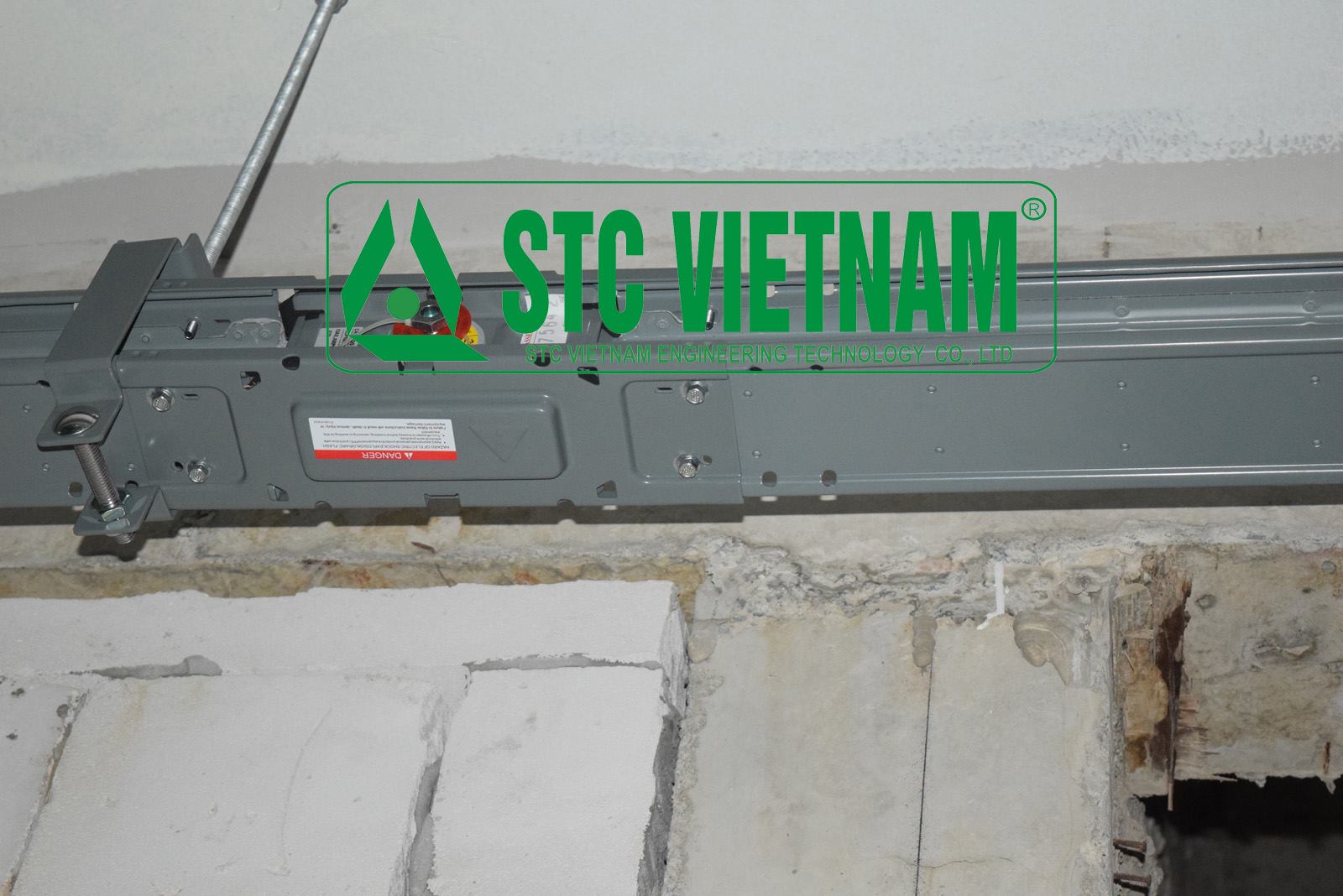 Lắp đặt Busway 1600 A