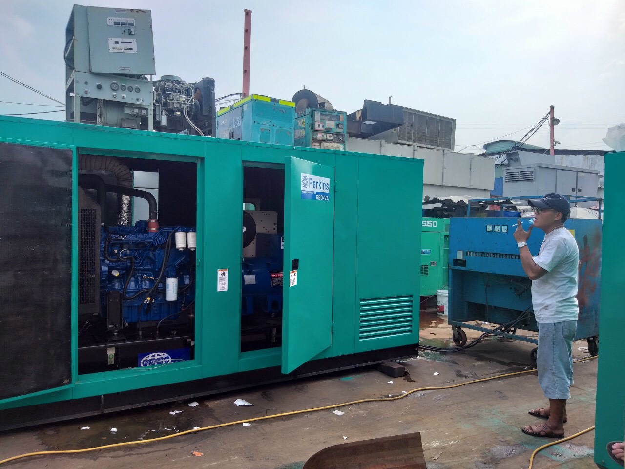 Old generator Perkins 220 Kva FG